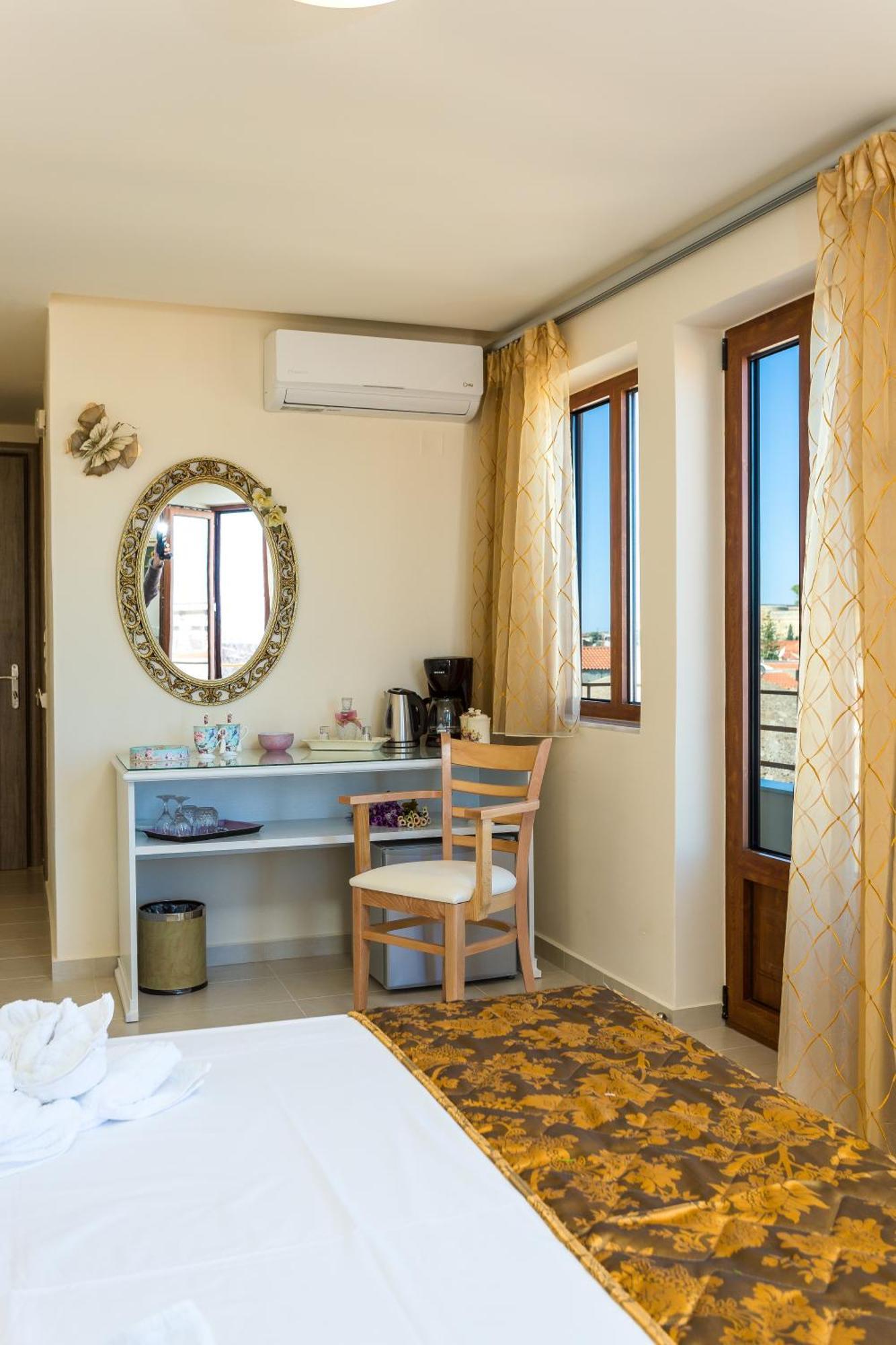 Polyxenia Suites Rethymno  Ngoại thất bức ảnh